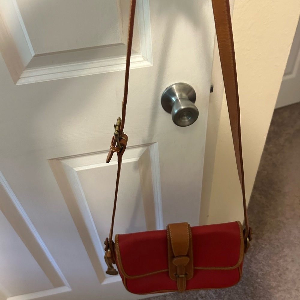 Red and Brown Crossbody Bag. Vintage. Great condition! Dooney&Bourke.